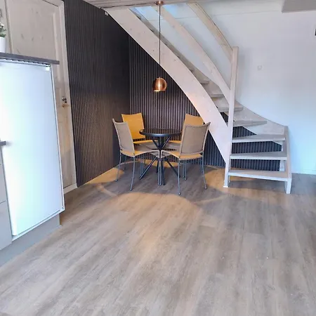 Apartman Henne Station, Midtiby